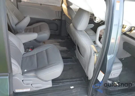 2015 Toyota Sienna Xle 8 Passenger z USA, uszkodzony, nr VIN 5TDYK3DC5FS639225